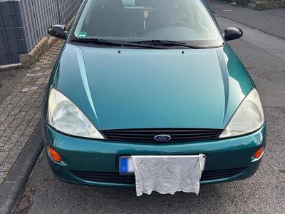 Second-hand Ford Focus Trend 101 CP (74 kW) 1998 Verde Berlinǎ