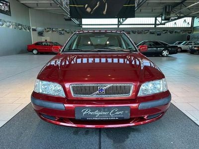 Second-hand Volvo V40 122 CP (89 kW) 2001 Roșu Break