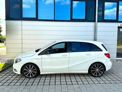 Usata Mercedes B180 122 CV (89 kW) 2014 Bianco Monovolume