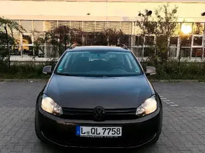 Gebraucht VW Golf VI 105 PS (77 kW) 2011 Braun Kleinwagen