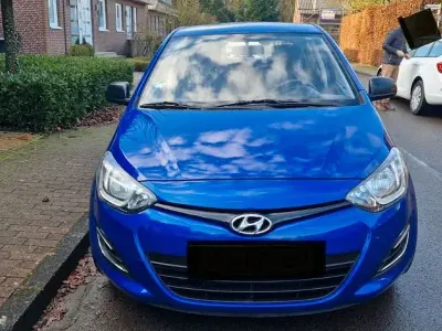 Gebraucht Hyundai i20 86 PS (63 kW) 2013 Blau Kleinwagen