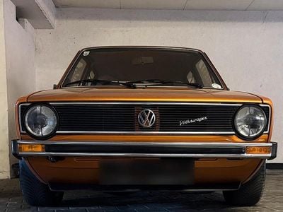 Begagnad VW Golf I 75 HK (55 kW) 1976 Guld Halvkombi