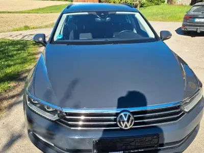 Gebraucht VW Passat 150 PS (110 kW) 2019 Grau Kombi