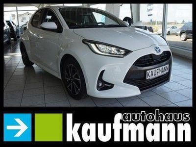 Gebraucht Toyota Yaris Hybrid 116 PS (85 kW) 2023 Weiß Limousine