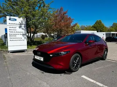 Używany Mazda 3 Selection 122 KM (89 kW) 2022 Czerwony Sedan/Limuzyna