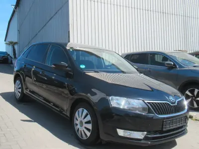 Używany Skoda Rapid Ambition 90 KM (66 kW) 2016 Czarny Hatchback