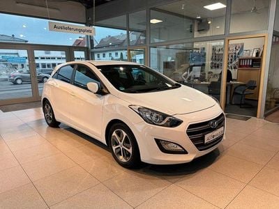 Gebraucht Hyundai i30 GO! 101 PS (74 kW) 2016 Weiß Limousine