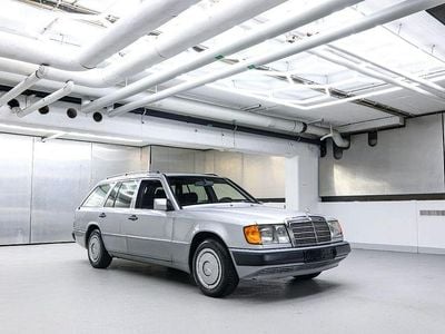 Gebraucht Mercedes E230 132 PS (97 kW) 1992 Silber Limousine