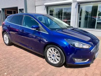Gebraucht Ford Focus Titanium 120 PS (88 kW) 2016 Blau Limousine