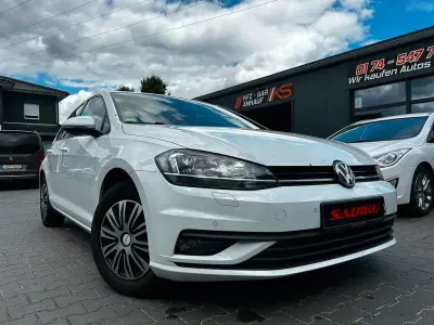 Gebraucht VW Golf VII Trendline 110 PS (80 kW) 2018 Weiß Limousine