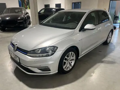 Używany VW Golf VIII Comfortline 131 KM (96 kW) 2020 Srebrny Sedan/Limuzyna