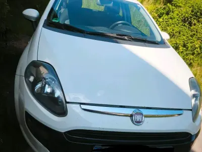 Gebraucht Fiat Punto 70 PS (51 kW) 2011 Weiß Kleinwagen