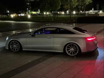 Gebraucht Mercedes E220 AMG line 194 PS (142 kW) 2018 Silber Coupé