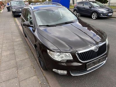 Gebraucht Skoda Superb Elegance 140 PS (102 kW) 2011 Braun Kombi