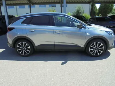Gebraucht Opel Grandland X Ultimate 181 PS (133 kW) 2021 Kontrast grau/quarz silber SUV