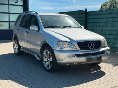 Gebraucht Mercedes ML270 163 PS (119 kW) 2002 Silber SUV
