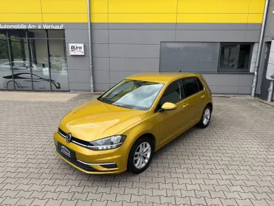 Gebraucht VW Golf VII Comfortline 110 PS (80 kW) 2017 Gelb Limousine