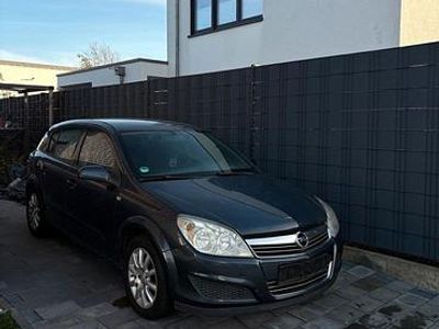 Używany Opel Astra 105 KM (77 kW) 2007 Niebieski Sedan/Limuzyna