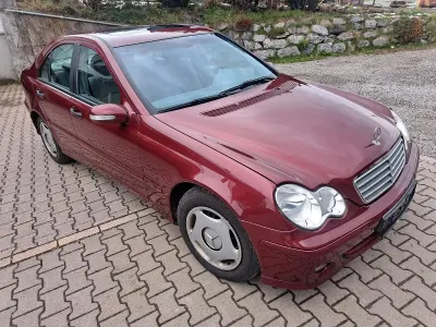 Gebraucht Mercedes C200 122 PS (89 kW) 2004 Rot Limousine
