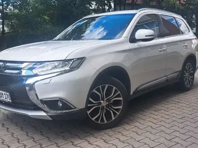 Gebraucht Mitsubishi Outlander Edition 150 PS (110 kW) 2017 Weiß SUV