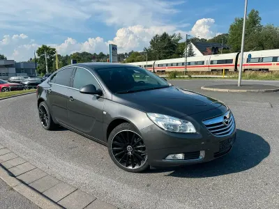 Gebraucht Opel Insignia 140 PS (102 kW) 2009 Grau Limousine