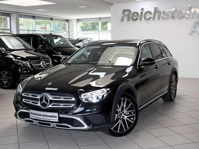 Obsidianschwarz (metallic) Gebraucht 2022 Mercedes E400 Kombi | 40.500 € (Fairer Preis)