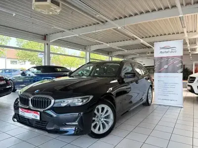 Gebraucht BMW 320 Advantage 190 PS (139 kW) 2022 Schwarz Kombi