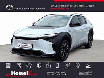 Gebraucht Toyota bZ4X Basis 150 kW (204 PS) 2023 Platinumweiß perleffekt SUV