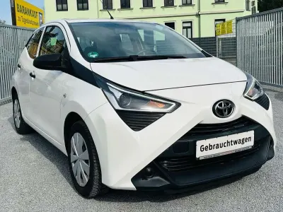 Używany Toyota Aygo 72 KM (52 kW) 2021 Biały Hatchback