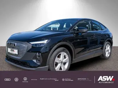 Gebraucht Audi Q4 Sportback e-tron Basis 125 kW (170 PS) 2023 Mythosschwarz metallic SUV