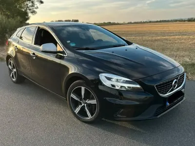 Gebraucht Volvo V40 R-Design 120 PS (88 kW) 2019 Schwarz Limousine