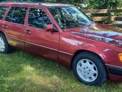 Gebraucht Mercedes 250 90 PS (66 kW) 1991 Rot Limousine