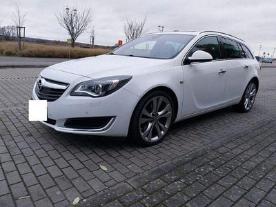 Weiß Gebraucht 2016 Opel Insignia Kombi | 11.999 € (Fairer Preis)
