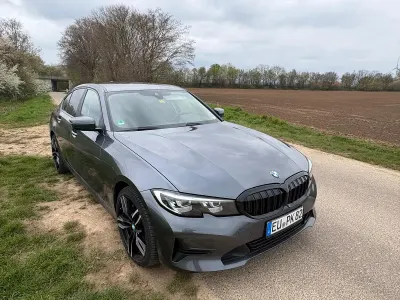 Gebraucht BMW 330 Sport Line 258 PS (189 kW) 2019 Grau Limousine