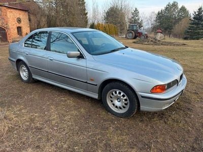 BMW 523
