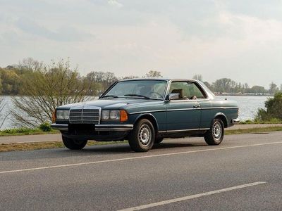 Gebraucht Mercedes 230 136 PS (100 kW) 1983 Blau Coupé