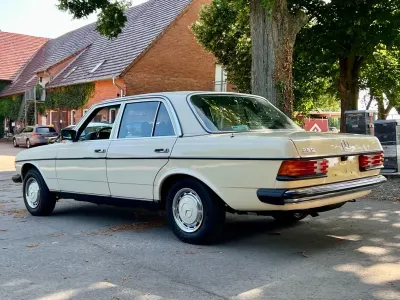 Gebraucht Mercedes 250 129 PS (94 kW) 1979 Beige Limousine