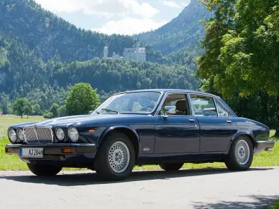 Używany Jaguar XJ6 205 KM (150 kW) 1984 Niebieski Sedan/Limuzyna