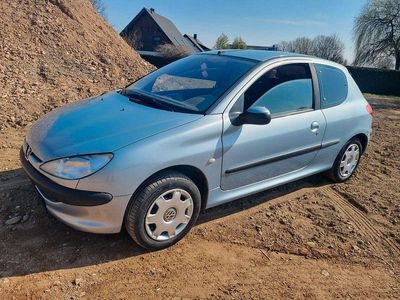 Gebraucht Peugeot 206 60 PS (44 kW) 2001 Grau Kleinwagen