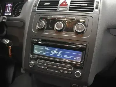 Gebraucht VW Touran 105 PS (77 kW) 2015 Braun Van / Kleinbus