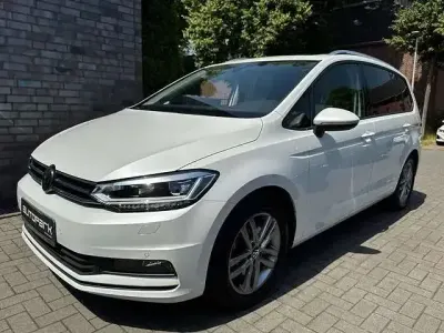 Gebraucht VW Touran Business 150 PS (110 kW) 2024 Weiß Van / Kleinbus