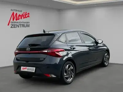 Gebraucht Hyundai i20 Trend 101 PS (74 kW) 2021 Aurora grey / met Kleinwagen