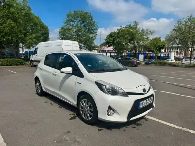 Gebraucht Toyota Yaris 101 PS (74 kW) 2013 Weiß Kleinwagen