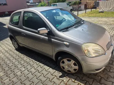 Gebraucht Toyota Yaris 75 PS (55 kW) 2004 Silber Kleinwagen