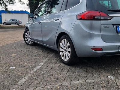 Grau Gebraucht 2014 Opel Zafira Van / Kleinbus | 4.999 € (Guter Preis)
