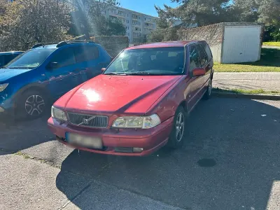 Używany Volvo V70 144 KM (105 kW) 1998 Czerwony Kombi