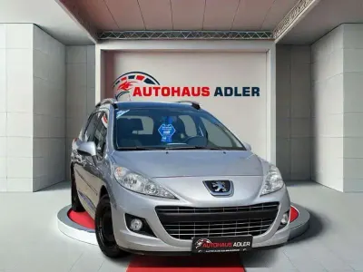 Gebraucht Peugeot 207 Tendance 92 PS (67 kW) 2011 Silber Kombi