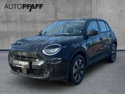 Neu Fiat 600 101 PS (74 kW) 2026 Cinema schwarz SUV