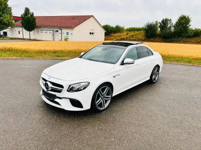 Używany Mercedes E63 AMG AMG 571 KM (419 kW) 2020 Biały Sedan/Limuzyna