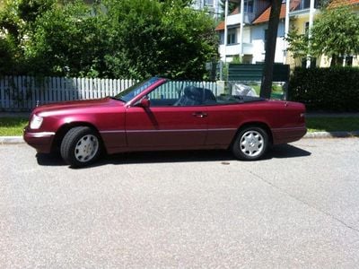 Second-hand Mercedes 220 150 CP (110 kW) 1993 Roșu Cabrio